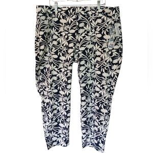 Old Navy NWT The Pixie Navy Blue And White Floral Print Ankle Pants Size 20